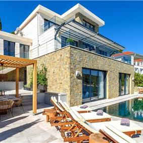 Spectacular 4 Bedroom Luxury Villa with Infinity Pool on Brac Island, sleeps 8